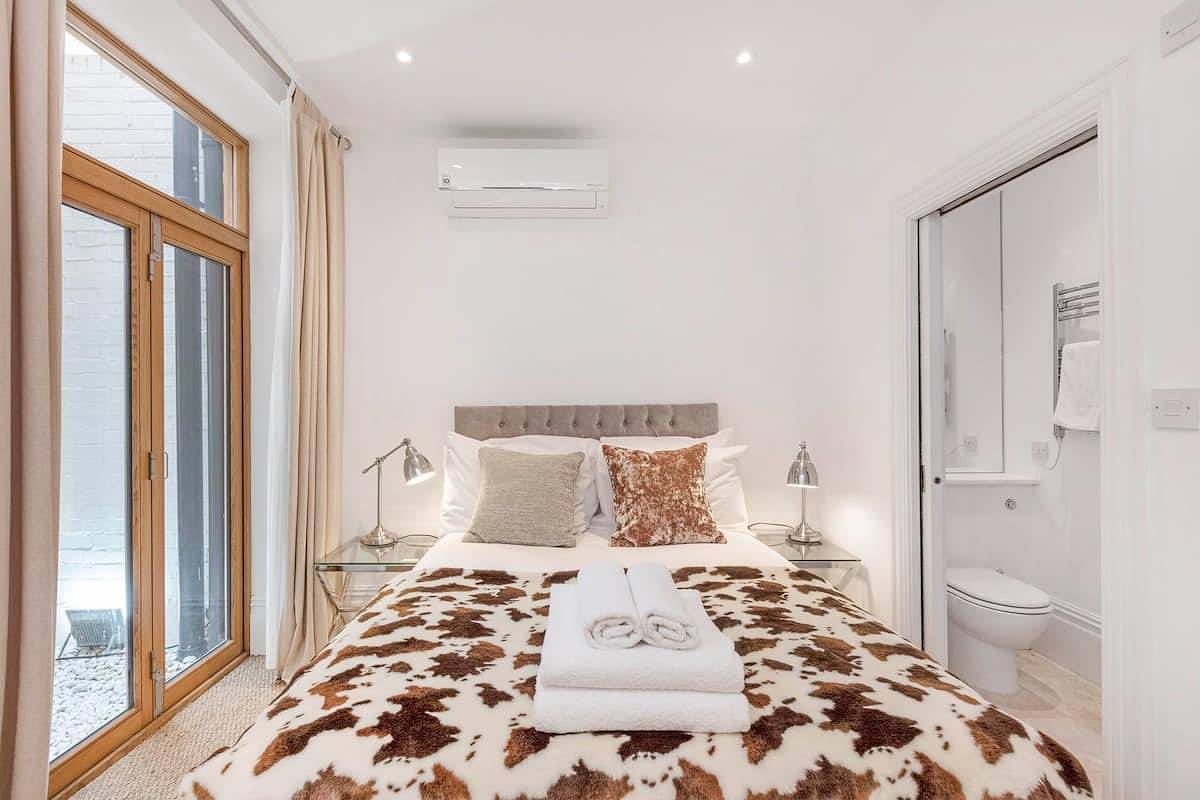 Ganze Ferienwohnung, Fulham Broadway 2-Bed Apt w/ Garden & Pets Ok in Hammersmith und Fulham, London