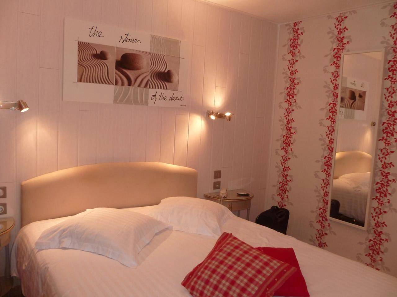 Hotel Restaurant Les Pins logis in Haguenau, Nord de l'Alsace