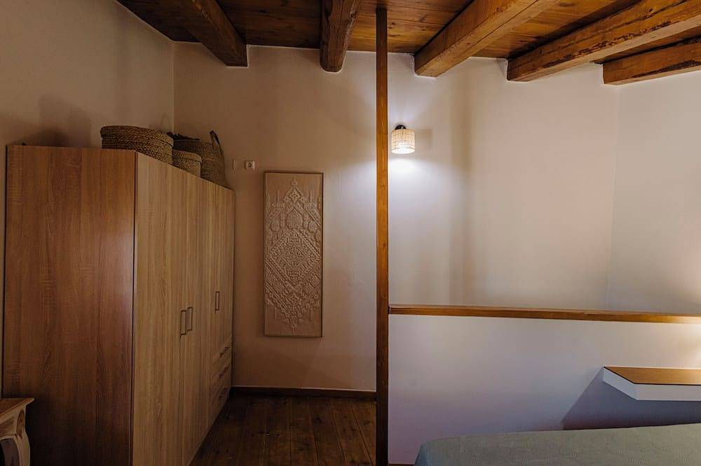 Authentic cretan village cottage, mountain views, local host, 2 min to wineries in Iraklio-Heraklion und Umgebung