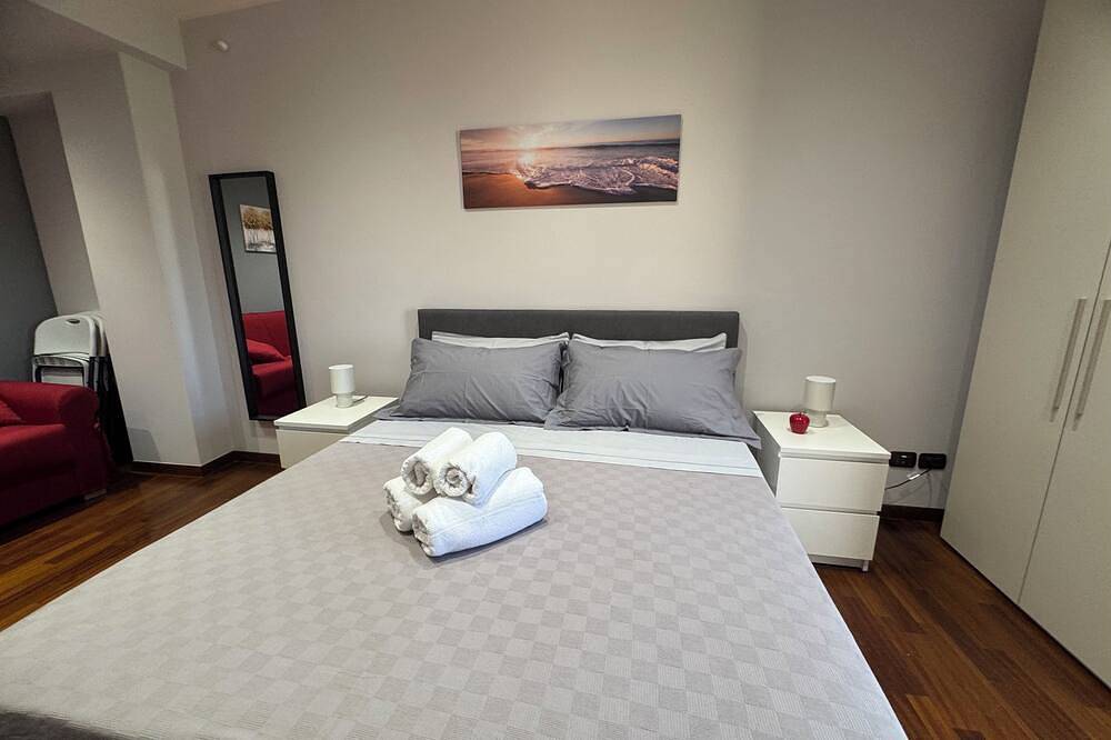 Entire apartment, House Zeta Carmine Square in Reggio Calabria, Reggio Calabria Province