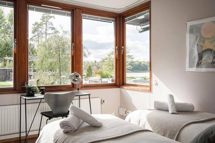 540 m 2 Luxus-Design-Haus am See mit Pools in Tyresö, Schwedische Ostsee