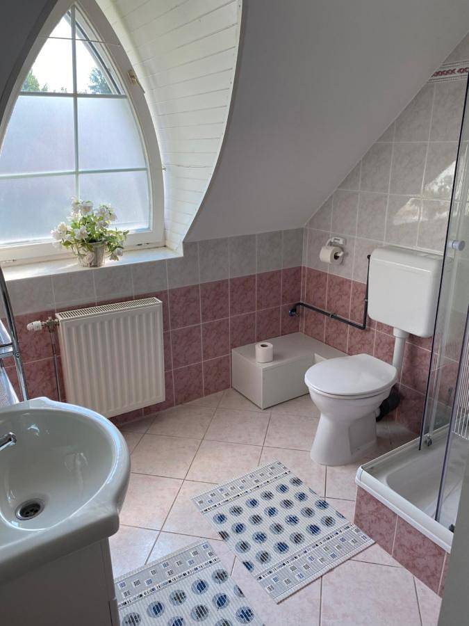 Ferienhaus für 8 Personen, mit Ausblick und Terrasse sowie Garten und Pool in Siofok - 4