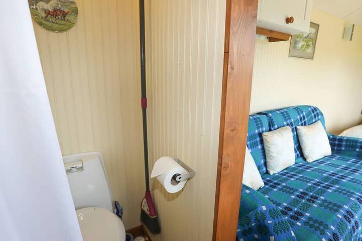 Llety'R Bugail 1, pet friendly, with a garden in Llanrug in Gwynedd
