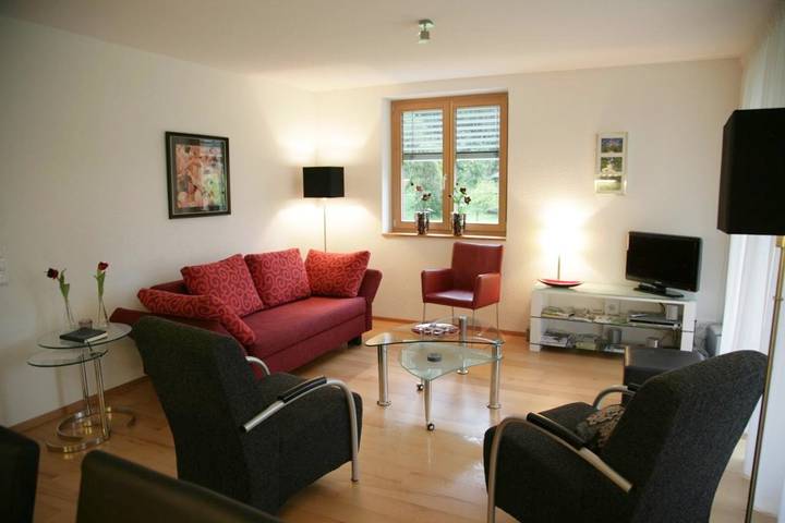 Ferienwohnung für 4 Personen, mit Balkon und Terrasse sowie Garten und Ausblick in Schnepfau