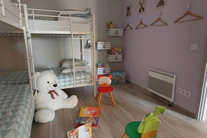 Nice A-C apartment for 6 between the sea and the mountain in Le Rouret, Mittelmeerküste (Frankreich)