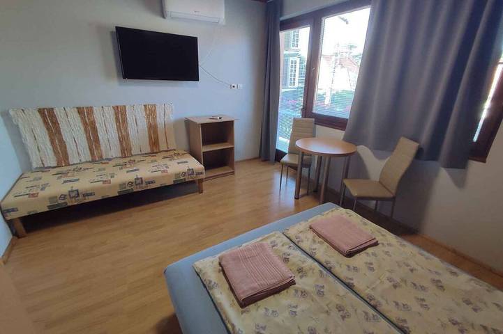 Ganze Wohnung, Ferienwohnung mit Aussenpool und Klimaanlage in Balatonföldvar, Plattensee Südufer