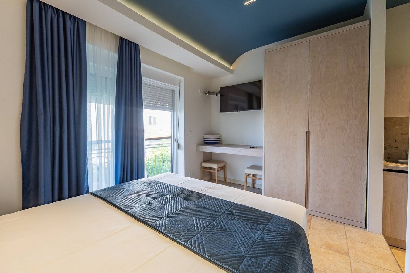 Ganze Wohnung, Studio with Balcony 9	 in Šušanj, Montenegro Coast