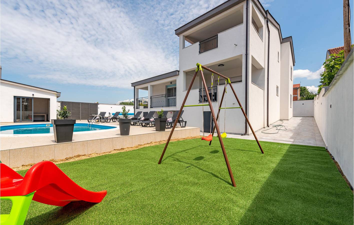 Reizende 2-Zimmer-Wohnung mit Pool, Terrasse und WLAN in Küstennähe in Zadar Stadt, Zadar (Kommun)
