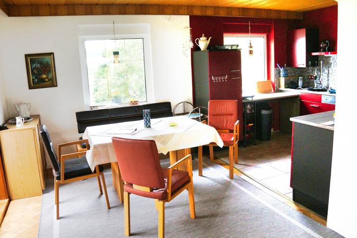 Ferienwohnung für 6 Personen, mit Balkon/Terrasse und Balkon sowie Terrasse und Garten im Siegerland - 4