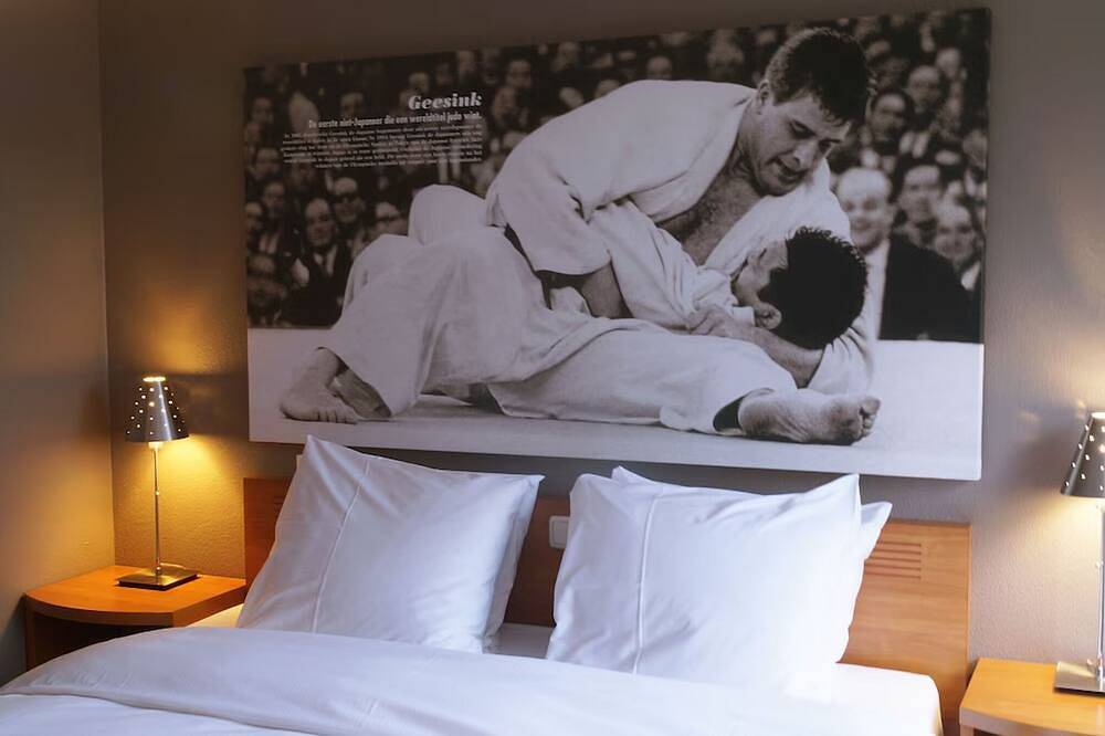 Your Relaxing Getaway Awaits! 2 Relaxing Units, Indoor Pool, Free Parking! in Zutphen, IJssel