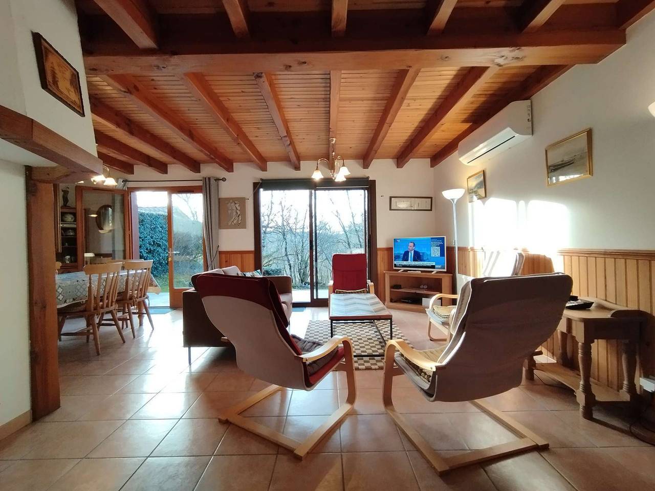 Chalet cosy au vert pour 6 avec piscine et Wi-Fi, proche Souillac in Lachapelle-Auzac, Lot