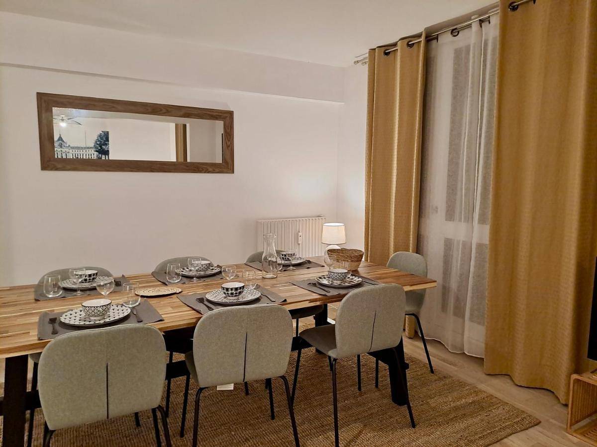 Ganze Wohnung, Three-Bedroom Apartment in Versailles, Yvelines