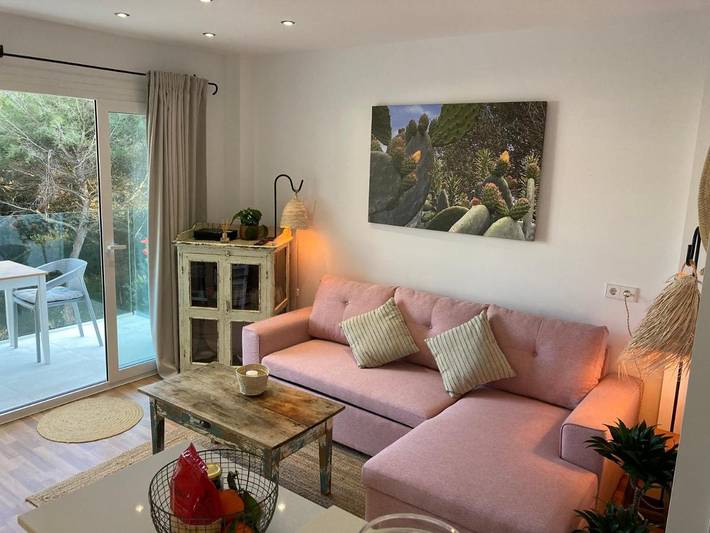 Ferienwohnung für 3 Personen, mit Balkon und Terrasse sowie Garten und Pool in Canyamel