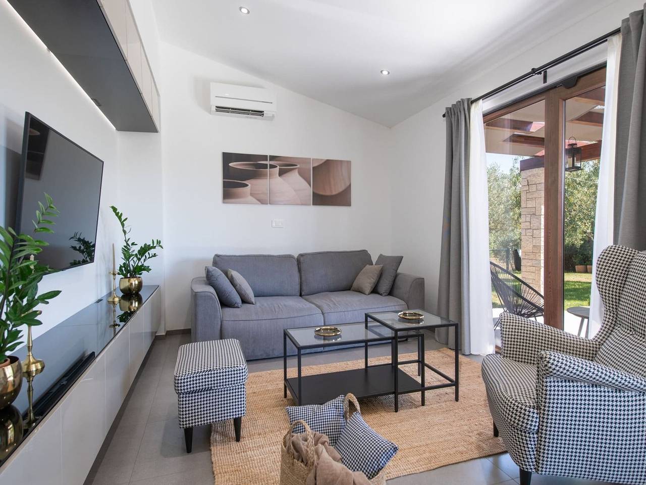 Luxe villa with jacuzzi and pool in Marčana, Südküste Istrien