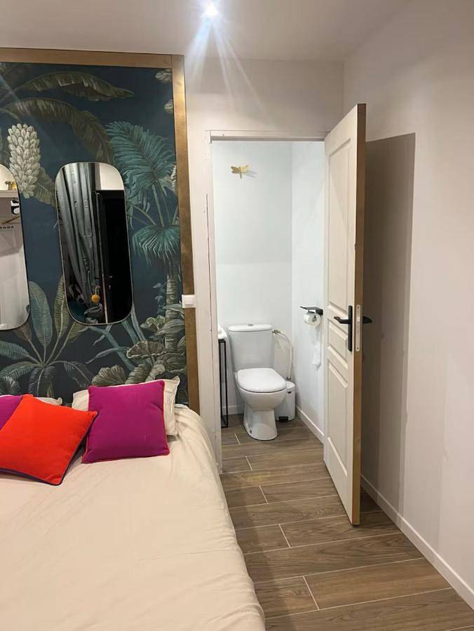 Double Room with Private Bathroom in Yvré-l'Évêque, Sarthe