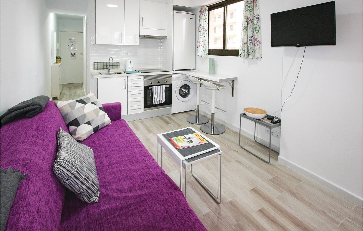 Apartamento vacacional entero, Apartamento junto al mar con terraza y WiFi in Las Calas, Torrevieja