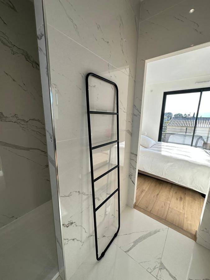 Maison d’hôte pour 4 personnes, avec terrasse et jacuzzi à Fréjus - 4