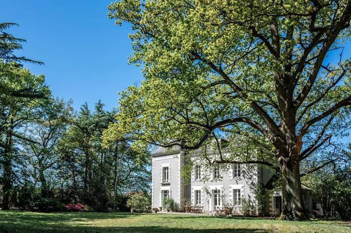 Maison de vacances pour 15 personnes, avec Balcon et Jacuzzi ainsi que Terrasse et Jardin à Saint-Sébastien-sur-Loire