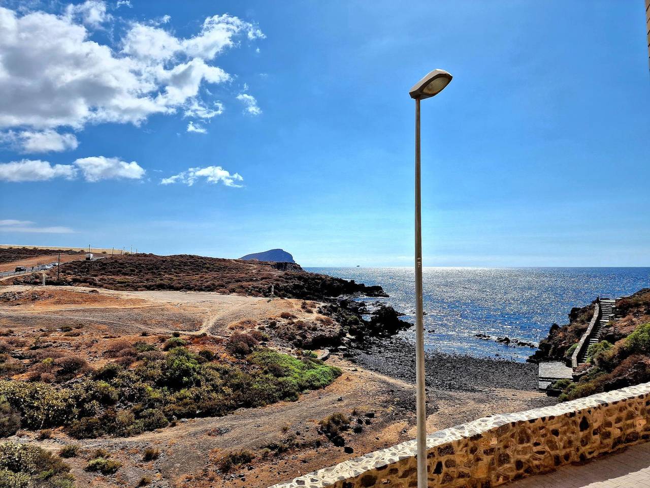 Ganze Ferienwohnung, Las Rocas am Meer, Wifi und Meerblick in Los Abrigos, Granadilla de Abona