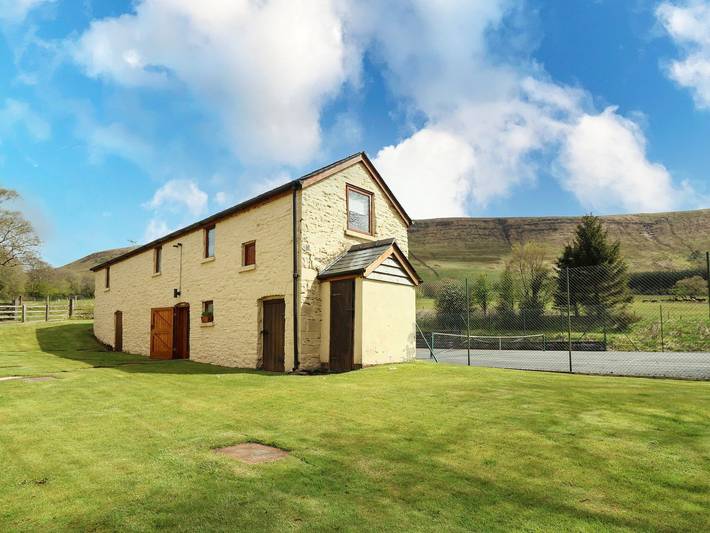 Log cabin for 4 people, with garden in Brecon Beacons