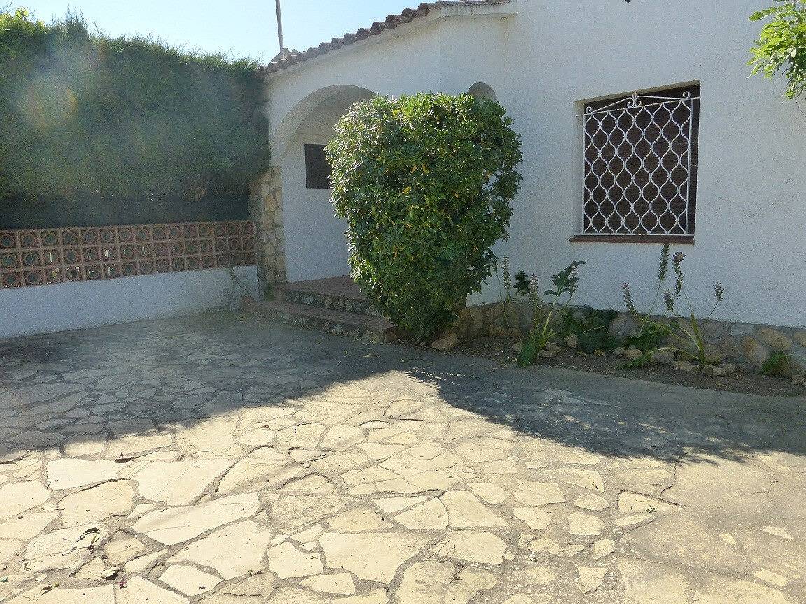Villa 'Sylvie- Cerca Playa Riells- 4' with Private Terrace and Private Garden in l'Escala, Upper Empordà