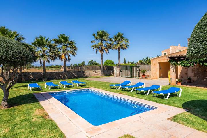 Preciosa casa rural con piscina, jardín, terraza, aire acondicionado y Wi-Fi in Campos, Mallorca Sur