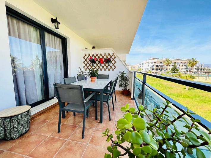 Apartamento para 6 personas, con terraza además de piscina y vistas en Retamar