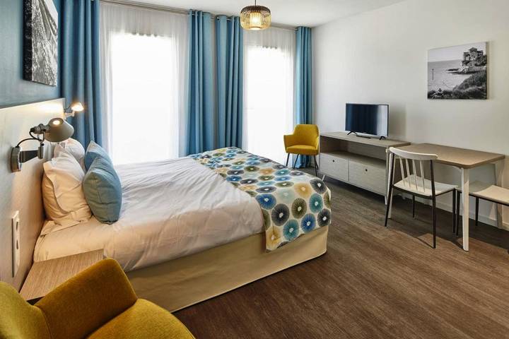 Appart’hôtel pour 2 personnes, avec piscine et jardin