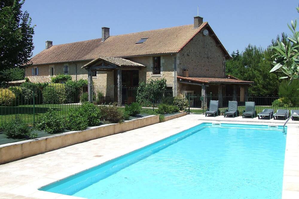 Grange rénovée avec beaucoup de caractère, 7 chambres, piscine de 12m in Champagné-Saint-Hilaire, Vienne (France)