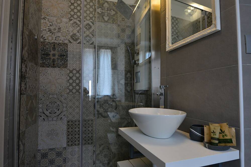 Residence at the Castle. Room in medieval village 10 minutes from Lake Garda in Monzambano, Mantua Provinz