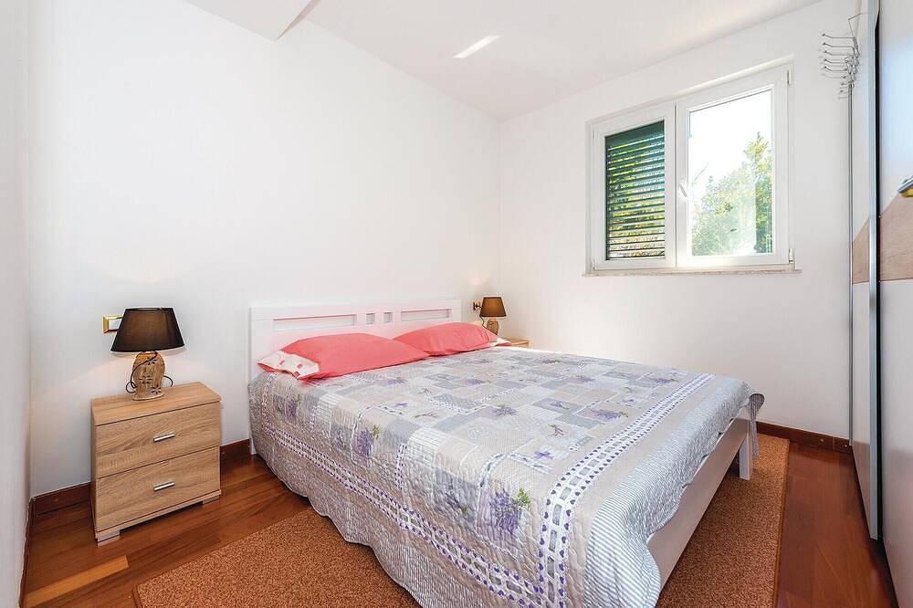 Entire apartment, Pet friendly apartment in Rogoznica with Wifi in Rogoznica, Šibenik-Knin
