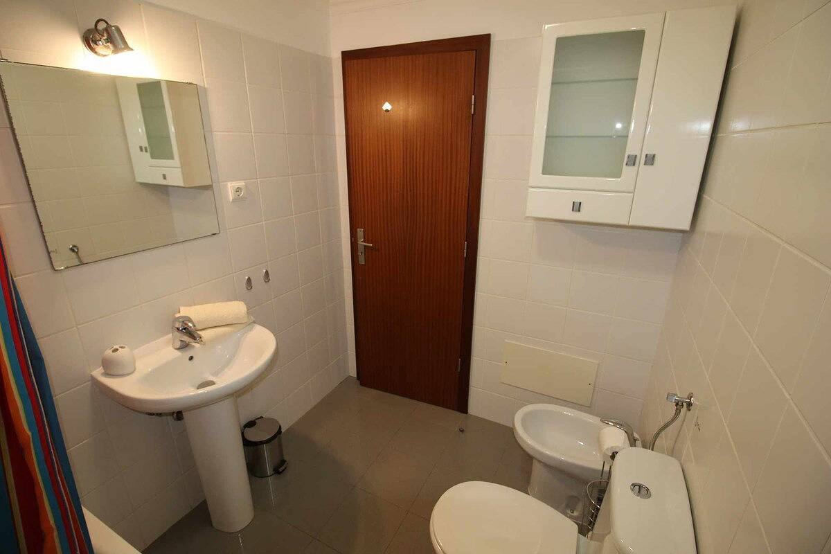 Ganze Wohnung, Portinho Ii-Modern apt with balcony facing the sea in Caniço, Madeira