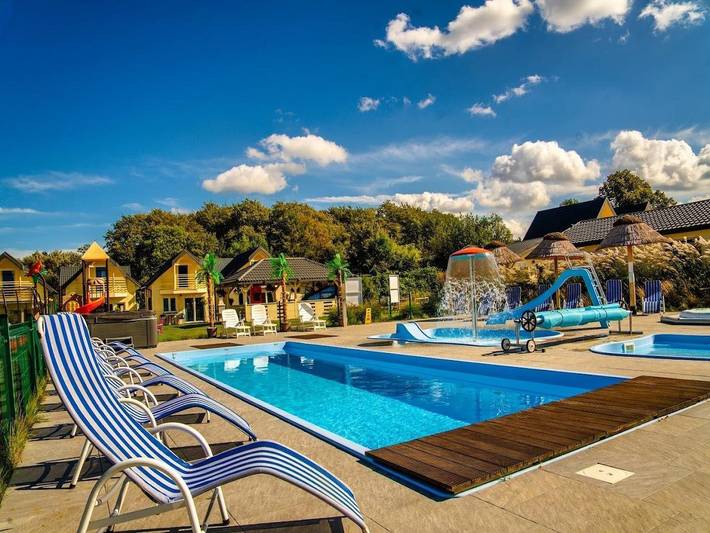 Ferienhaus für 4 Personen, mit Whirlpool und Terrasse sowie Pool in Polen