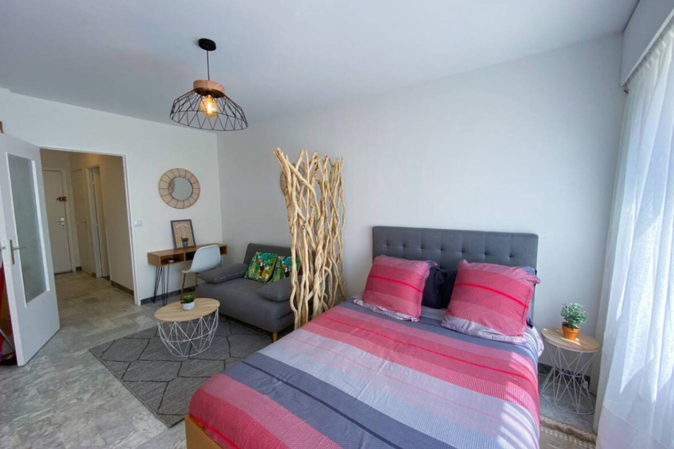 Entire studio, Charming flat with balcony in Juan Les Pins in Juan-les-Pins, Antibes