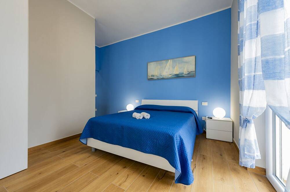 Entire apartment, Guesthost - Cozy Balcony Apartment for 2 near the Sea in Francavilla al Mare, Chieti Province