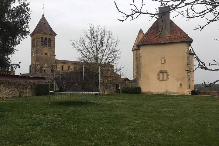 Location de vacances pour 10 personnes, avec jardin et terrasse à Saint-Vincent-Bragny