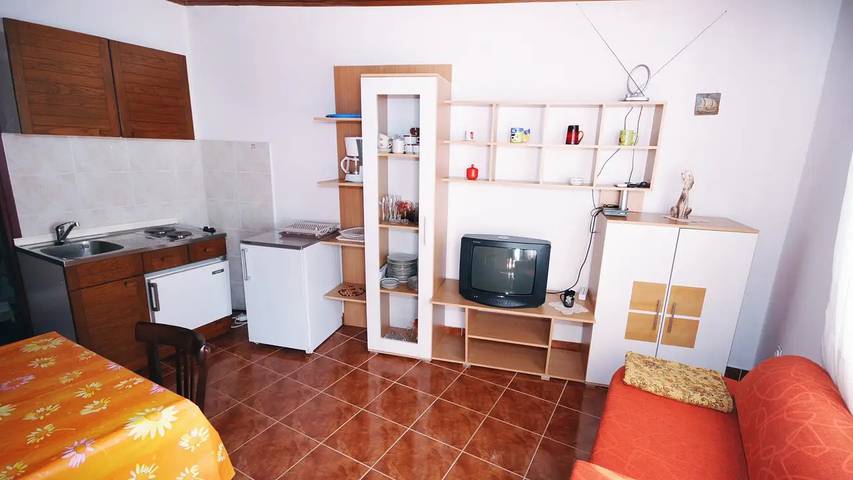 Gîte pour 4 personnes, avec terrasse à Novalja - 2