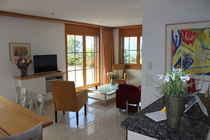 Ganze Wohnung, Alpen-Träumli - Exklusive Ferienwohnung  mit aussichtsreicher Sonnenterrasse in Beatenberg, Thunersee