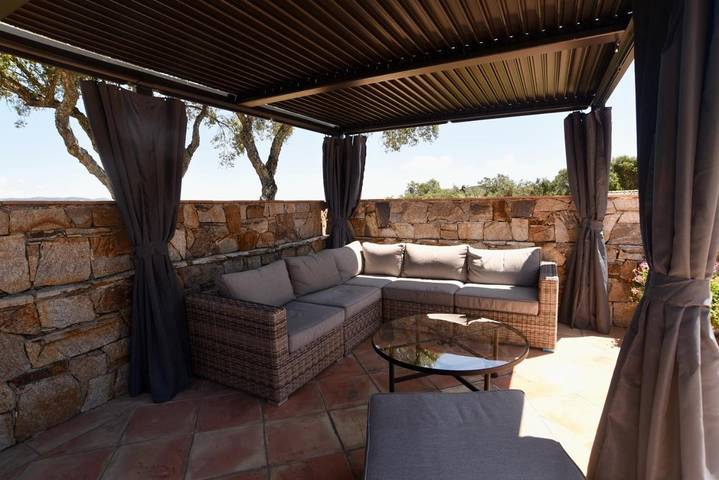 Location de vacances pour 2 personnes, avec jardin ainsi que vue et piscine à La Môle - 4