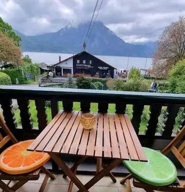 Ferienwohnung für 2 Personen, mit Seeblick und Balkon sowie Ausblick am Traunsee