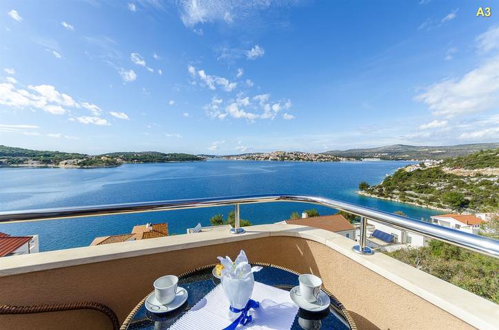 Apartament wakacyjny dla 4 osób, z Balkon i Ogród w Razanj