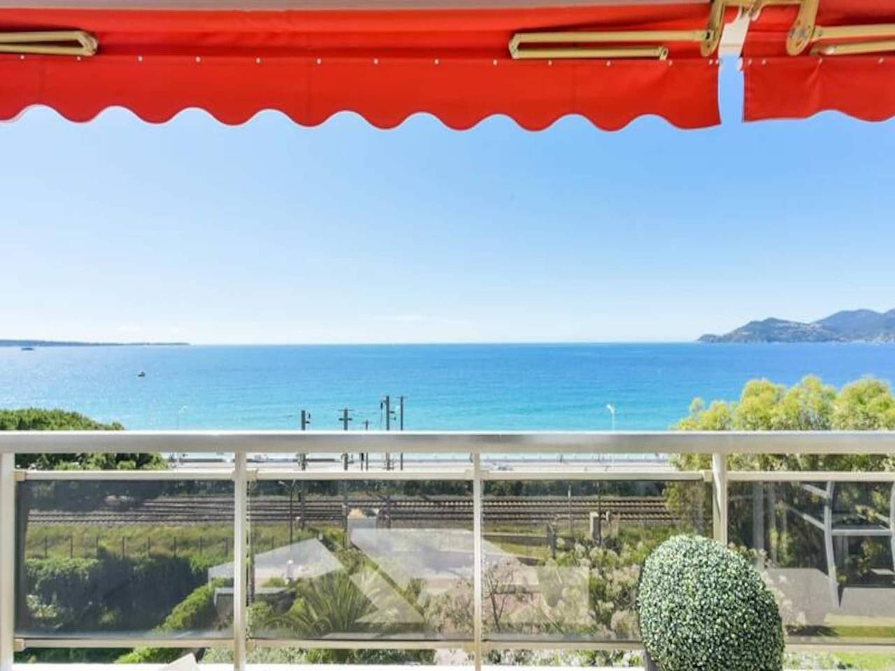 Appartement entier, Appartement à Cannes avec vue imprenable sur la mer in Cannes La Bocca, Cannes