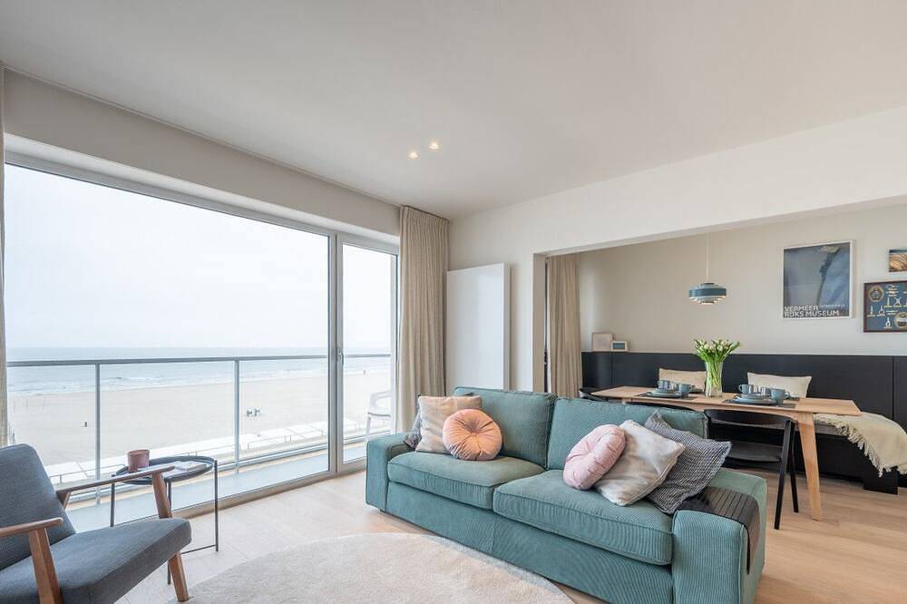 Entire apartment, Cosy Floor, great location with spectacular sea view in De Haan, Belgian Coast