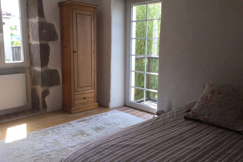 Gite De Charme Avec Piscine A 10 Mns De Figeac in Camburat, Lot