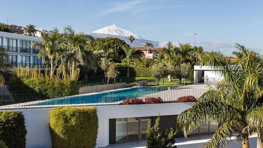 Apartamento para 2 personas, con piscina además de vistas y jardín en La Quinta