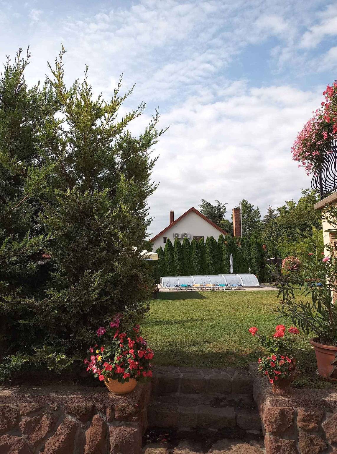 Ferienhaus mit Pool, Whirlpool und Klimaanlage  in Balatonfűzfő, Plattensee nordufer