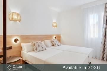 Location de vacances pour 8 personnes, avec piscine ainsi que vue et jardin à Palmanova (Espagne)