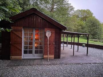 Gîte pour 4 personnes, avec terrasse et vue sur le lac ainsi que vue et jardin à Plénée-Jugon