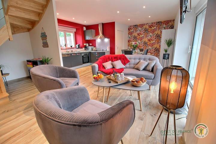 Gîte pour 6 personnes, avec Jacuzzi ainsi que Terrasse et Jardin dans L'Hôpital (Quessoy)