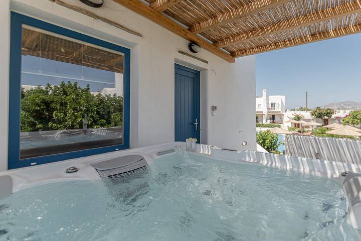 Location de vacances pour 6 personnes, avec Vue sur l’océan et Balcon ainsi que Terrasse et Piscine dans Agia Anna